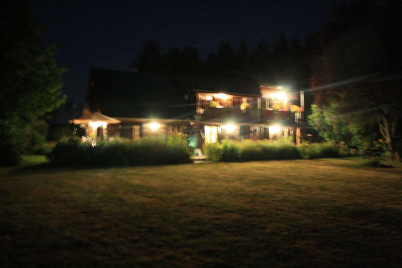 Spruce Lake Sauviat-sur-Vige 外观 照片
