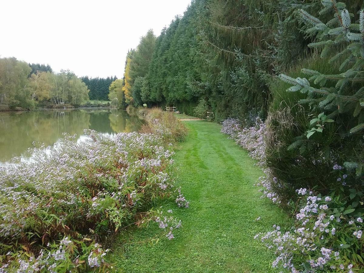Spruce Lake Sauviat-sur-Vige 外观 照片